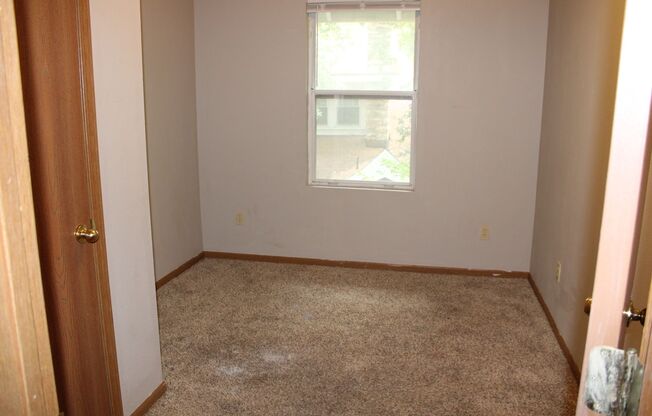 2 beds, 1 bath, $850, Unit 340 #2