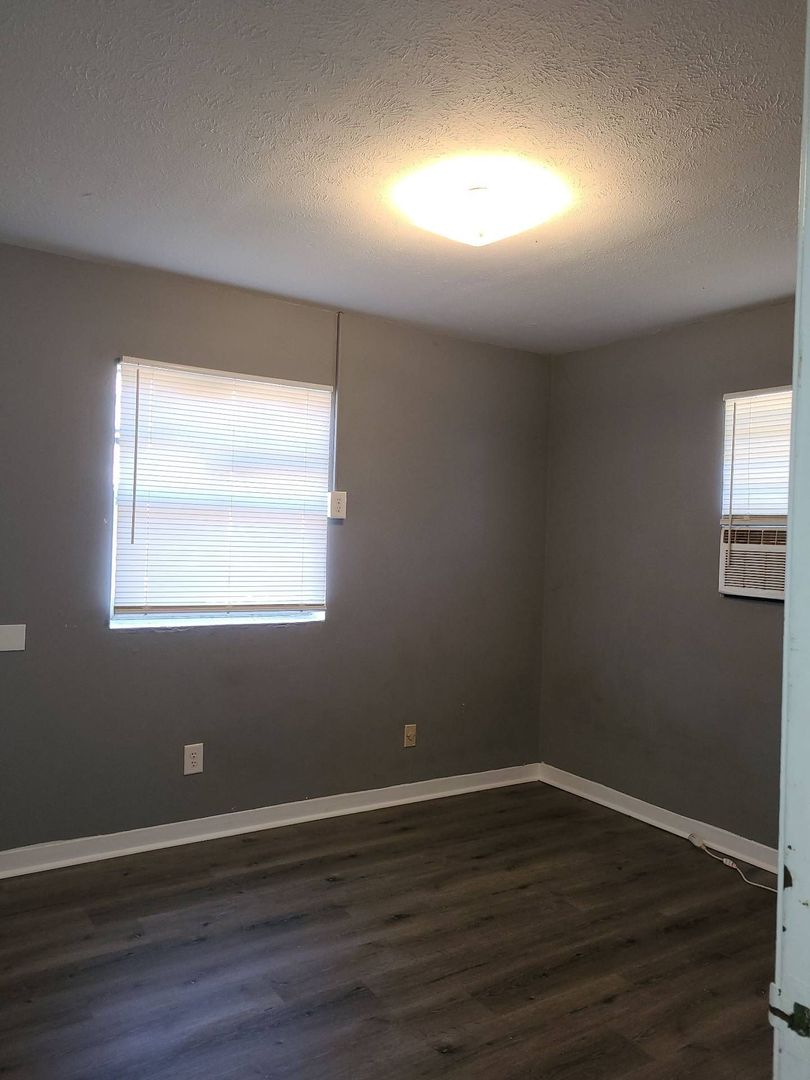 2 bedroom 1 bathroom