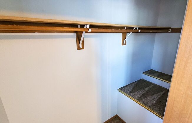 2 beds, 1.5 baths, 896 sqft, $1,495, Unit 660 LaSalle Street #1