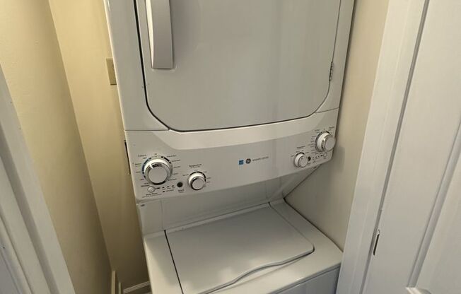 1 Bedroom 1 Bathroom Condo!