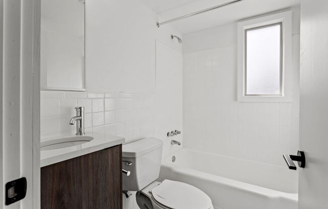 2 beds, 1 bath, 603 sqft, $1,800, Unit 5930-LL4