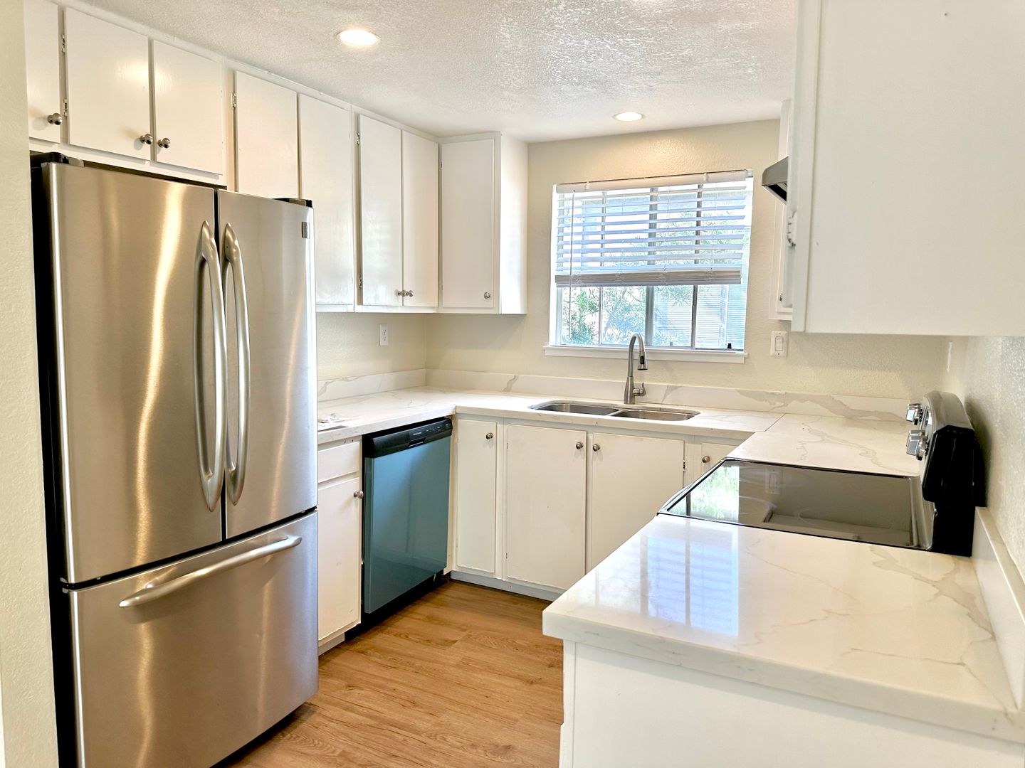 $2,590 / 2BR GORGEOUS REMODELED WARM SPRINGS CONDO IN SOUTH FREMONT
