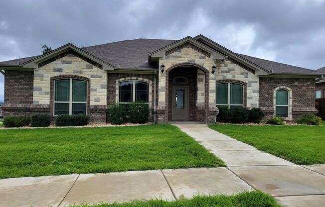 4 BEDROOM WITH STUDY IN HERITAGE OAKS!