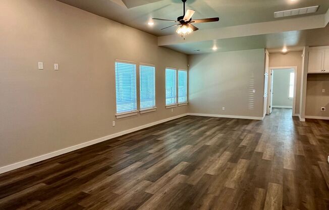 Large 1 Bed, 1 Bath in Beautifully Well-Maintained Neighborhood!! New Construction!!