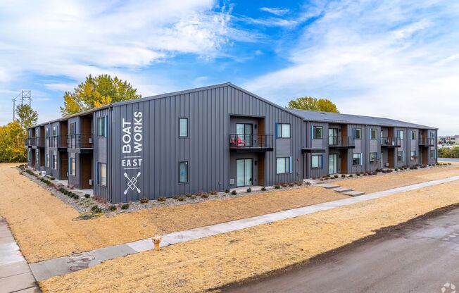 2 beds, 2 baths, 1,021 sqft, $1,550, Unit 208-450