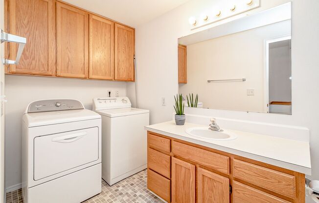 3 beds, 2.5 baths, $3,000, Unit Unit 2