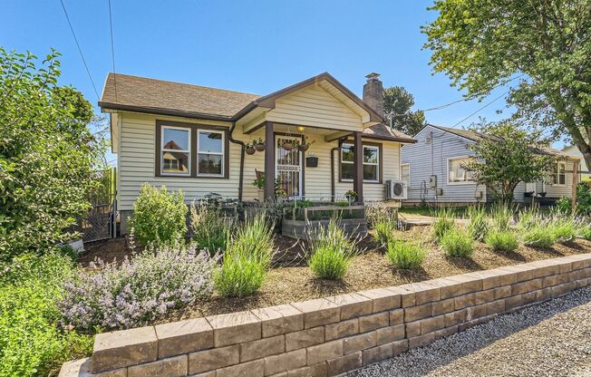 NORTH PORTLAND!  Charming 1920s Bungalow with Timeless Character and Sunny Spaces