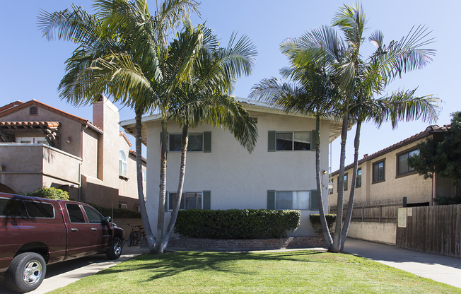 Perfectly Located Coronado 2BR with Onsite Laundry ~ MUST SEE!