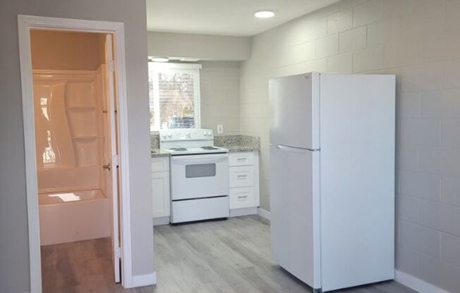 Studio, 1 bath, 330 sqft, $905.5, Unit #30
