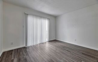 first month's rent free 1 bed 1 bath renovated apartment homes