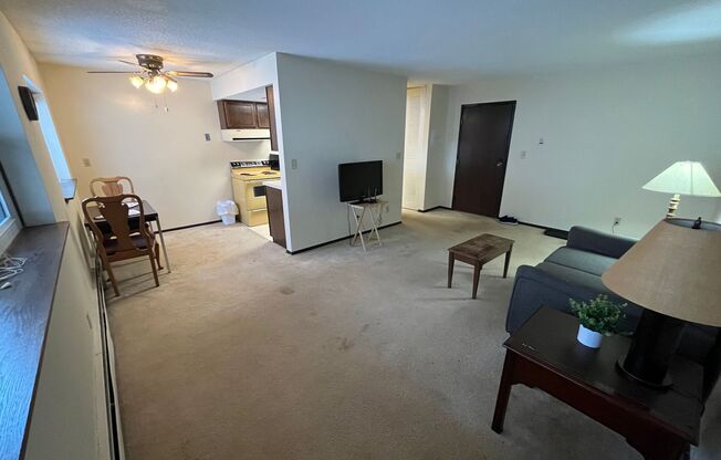 2 beds, 1 bath, 863 sqft, $1,295, Unit 103