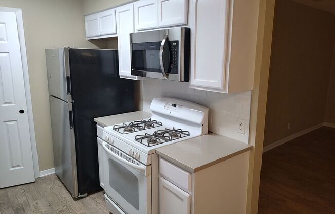 2 beds, 1 bath, $1,895, Unit UNIT B