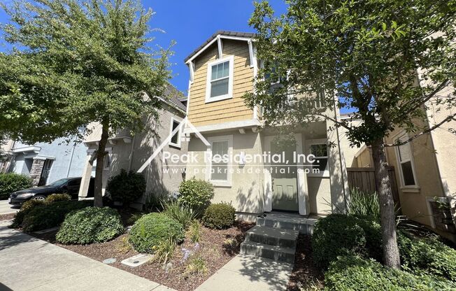 A Wonderful 3bd/2.5ba Natomas Home with Garage!