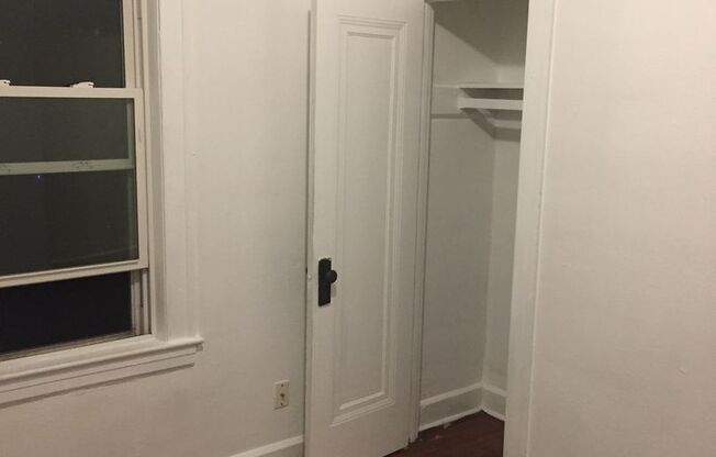 2 beds, 1 bath, $700, Unit Unit ONE