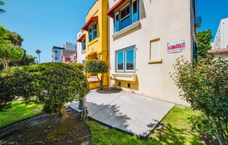 563 N Heliotrope Dr