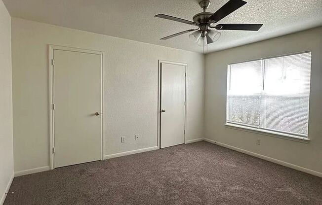 2806 LEROY CIR