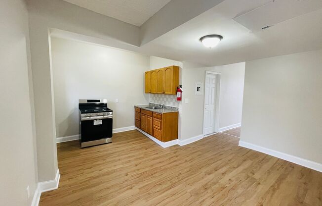 2 beds, 1 bath, 720 sqft, $1,675, Unit 67 Oak Street 3rd Floor