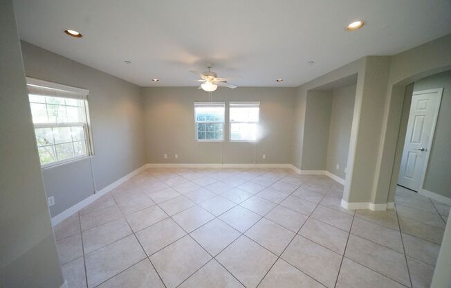 3 beds, 2.5 baths, $1,995, Unit Parcel #:  125-17-310-024