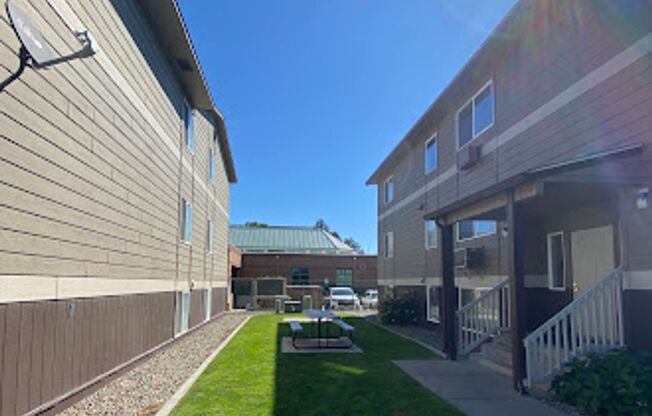2 beds, 1 bath, $1,125, Unit 05