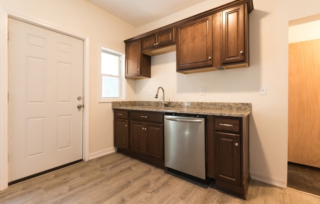 2 beds, 1 bath, $2,400, Unit 2