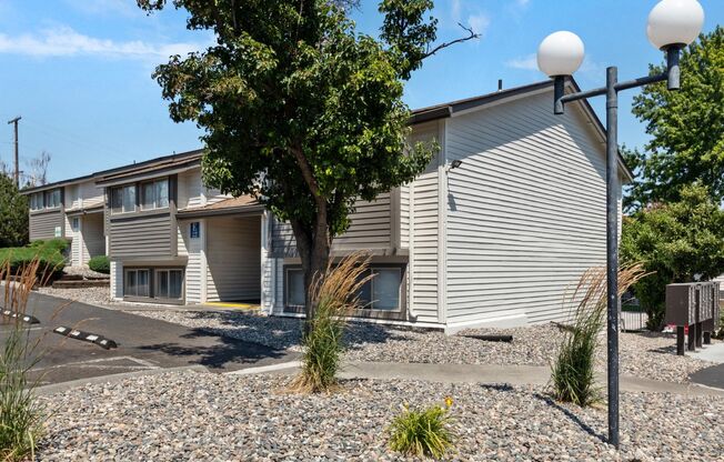 2 beds, 1 bath, 852 sqft, $1,335, Unit A-06