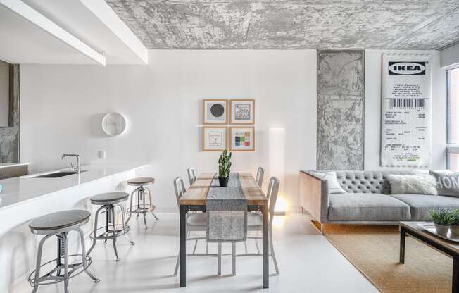 2 beds, 2 baths, 1,008 sqft, $5,652