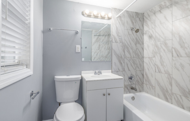 1 bed, 1 bath, $1,075, Unit 5 D