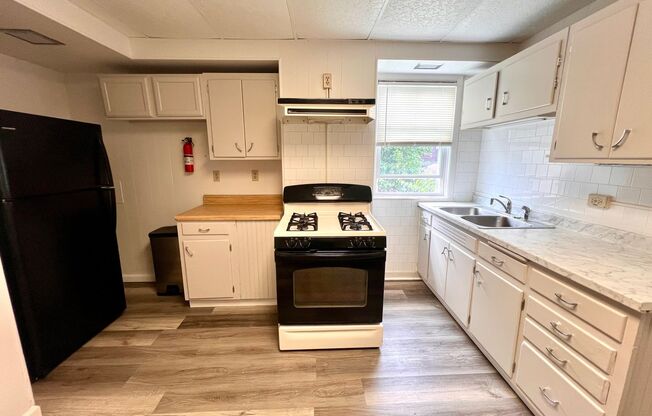 Troy Hill - 3 Bedroom 1.5 Bathroom - Updated Duplex