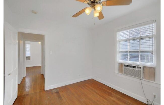 2 beds, 1 bath, $1,995, Unit 401 E. 33rd St