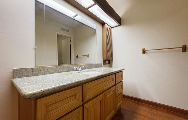 2 beds, 2 baths, $3,400, Unit # 209