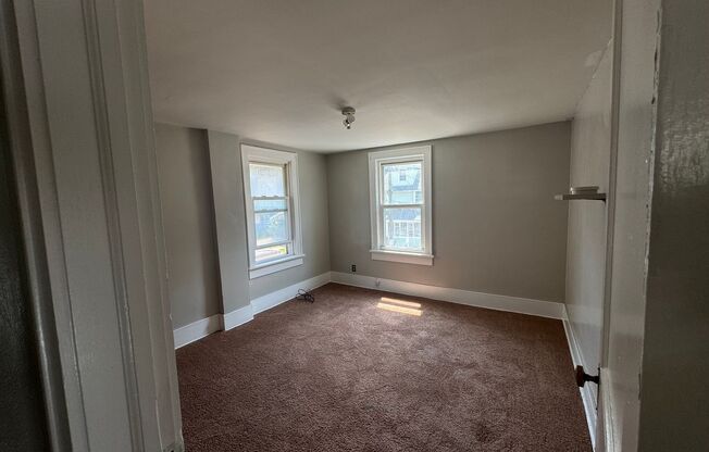 3 beds, 1 bath, $1,250