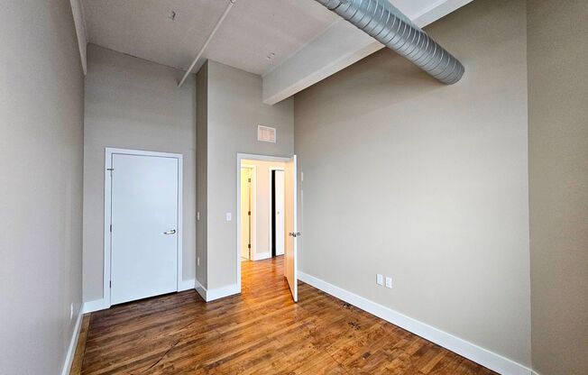 2 beds, 2 baths, 957 sqft, $2,100, Unit UNIT 606