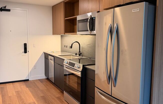 Studio, 1 bath, 362 sqft, $2,095, Unit 611