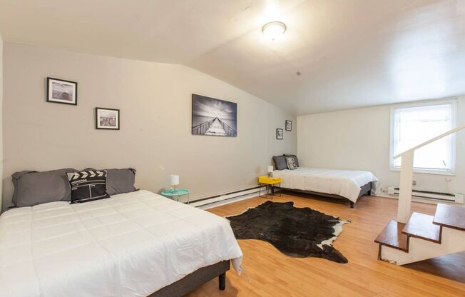 Beautiful and spacious 2 bedroom Apartment with Deck in Society Hill, right on South Street