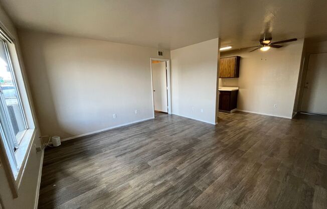 1 bed, 1 bath, 604 sqft, $929, Unit 2