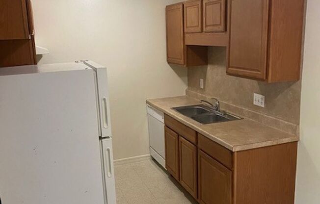 1 bed, 1 bath, 555 sqft, $775, Unit 39