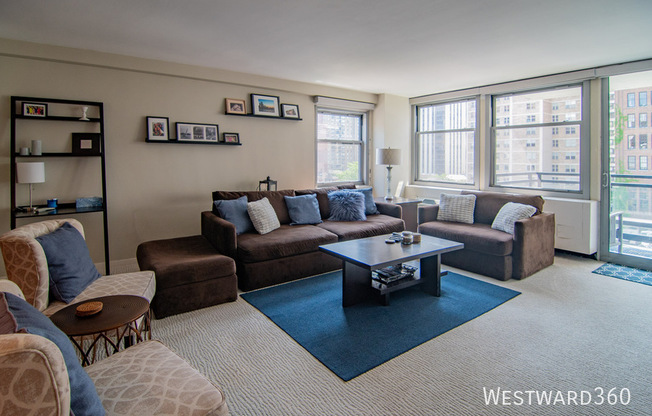 30 E ELM ST