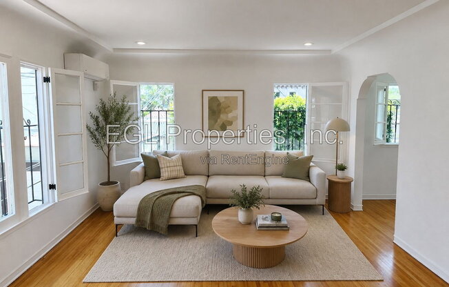 1016 1/2 S CRES HTS BLVD