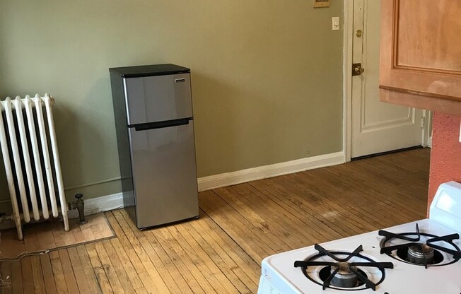 Studio, 1 bath, $725, Unit 15