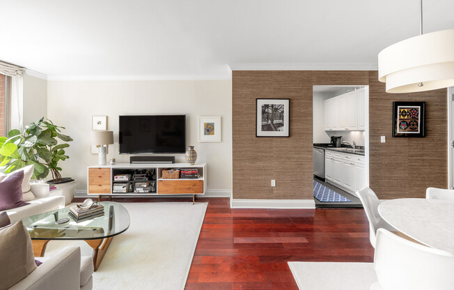 2 beds, 2 baths, 1,037 sqft, $7,750, Unit 6R