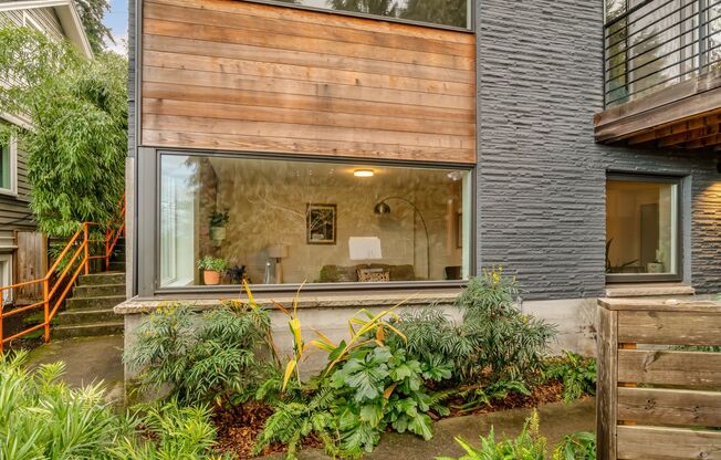Fully Furnished, 2 Bedroom Rental - Great Location!
