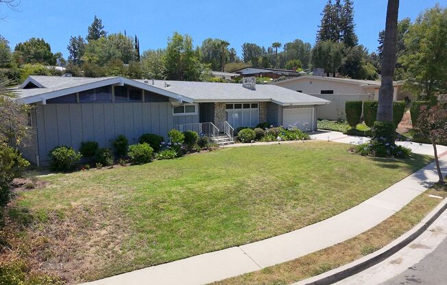Beautiful One Level, 3 Bedroom, 3 Bathroom Tarzana Pool Home for Lease!