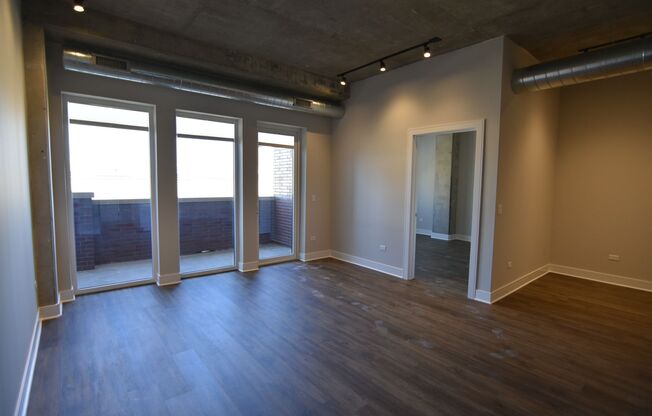 1 bed, 1 bath, 713 sqft, $3,100, Unit 3833-607