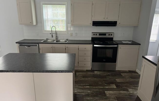 3/2 Brooksville Available Now !