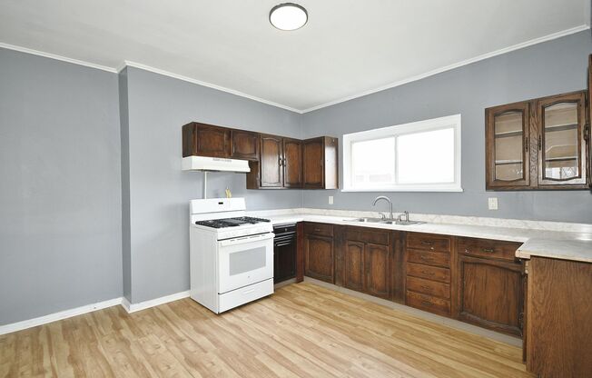 2 beds, 1 bath, $1,000, Unit 1912 Pallas Street Rear