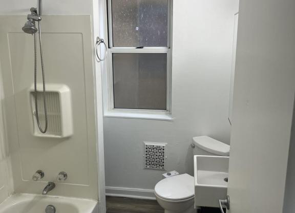 129 McGinnis Ave Apt 2 Pitcairn PA