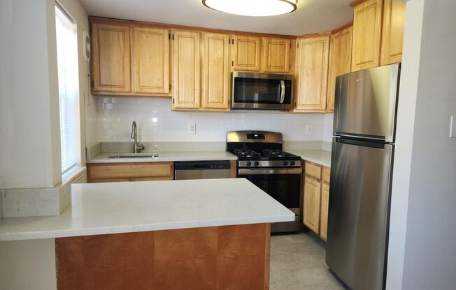 2 beds, 1 bath, 897 sqft, $2,195, Unit A-19