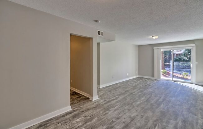 2 beds, 1 bath, $1,250, Unit 8