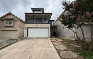 Spacious 3 Bedroom/2.5 Bath Home