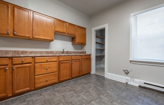 1 bed, 1 bath, 150 sqft, $700, Unit RB208 Poplar UNIT B